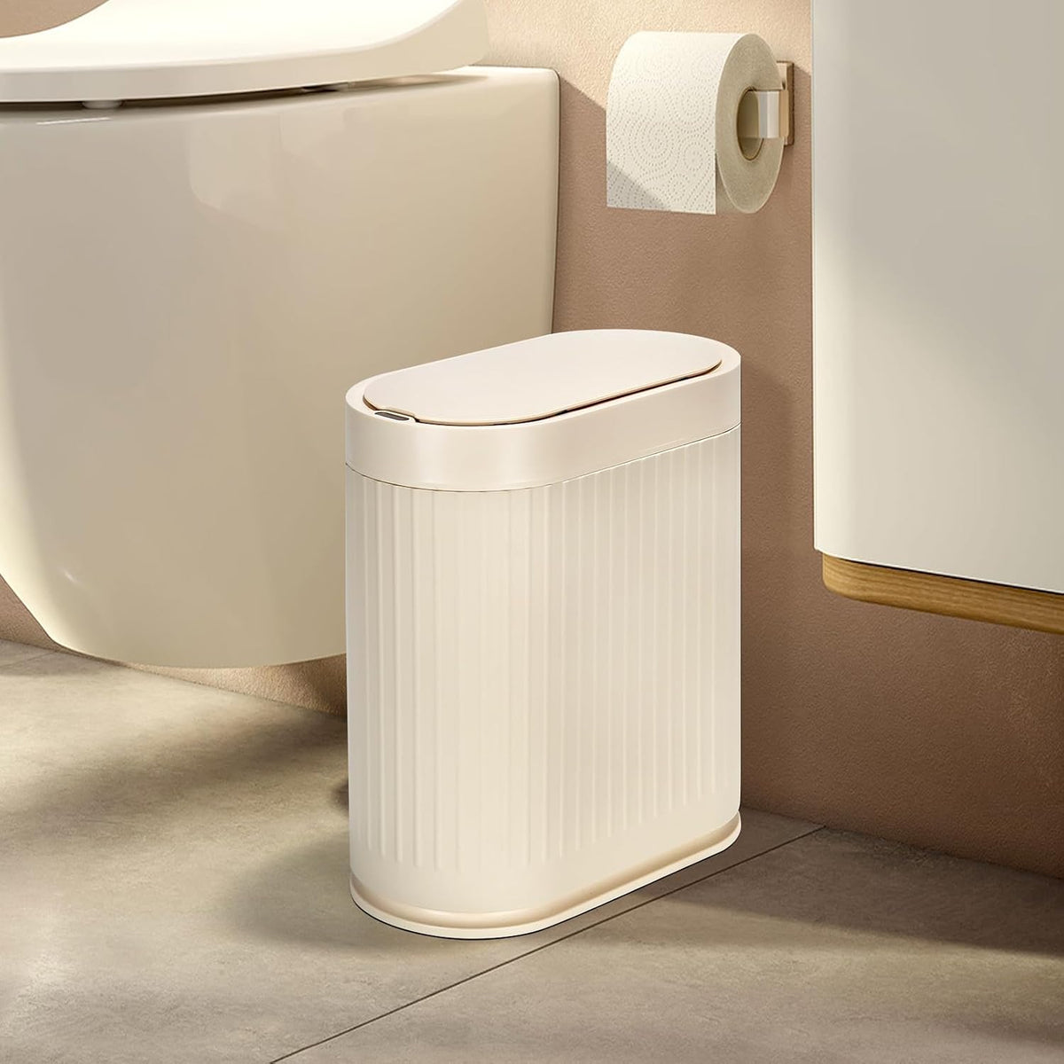 ELPHECO Slim Bathroom Trash Can with Lid, 2 Gallon Black Golden