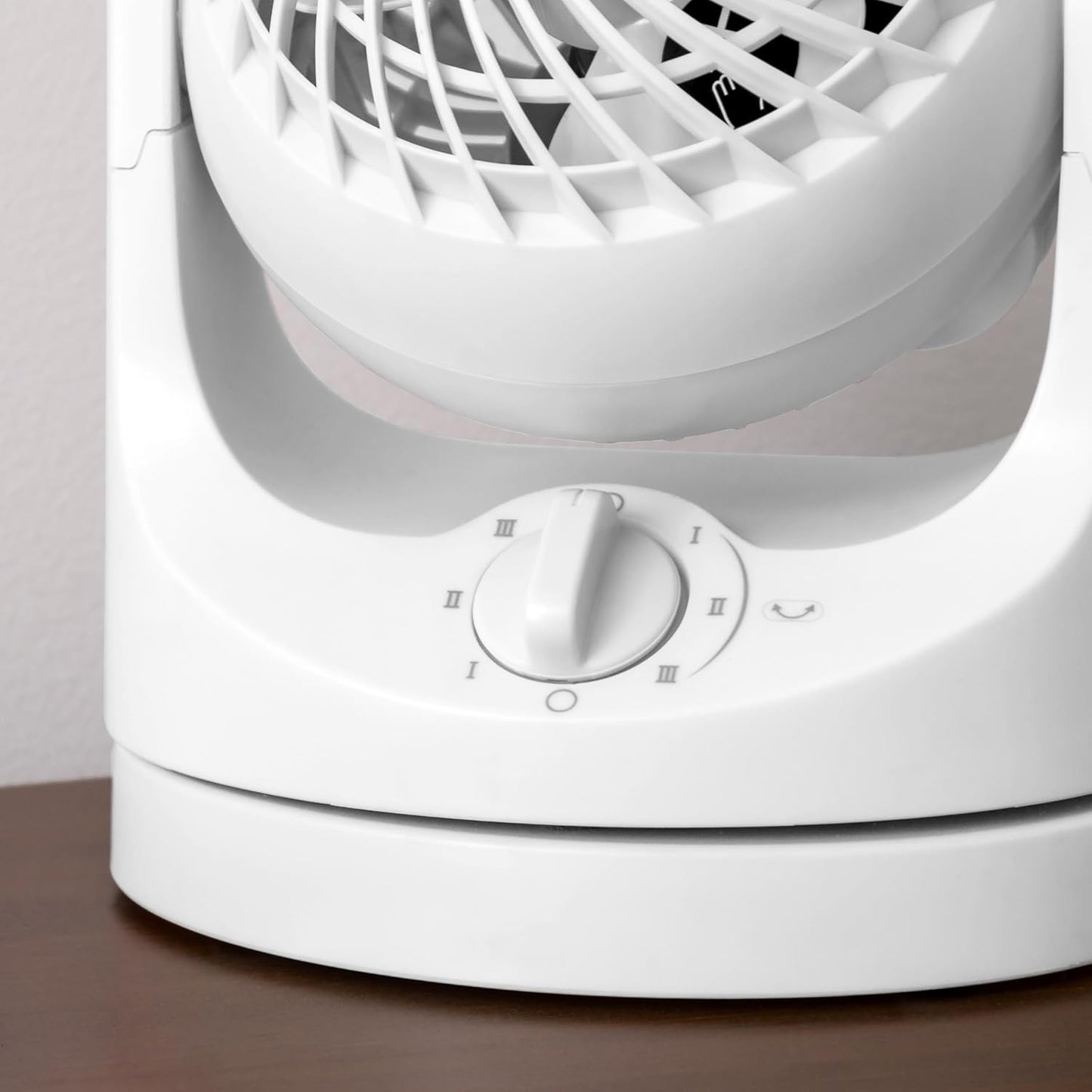 IRIS USA WOOZOO Mini Desk Fan, Oscillating Air Circulator, 112° Tilt, White | 32ft Max Air Distance, 108ft² Coverage, 112° Adjustable Vertical Tilt, 27db