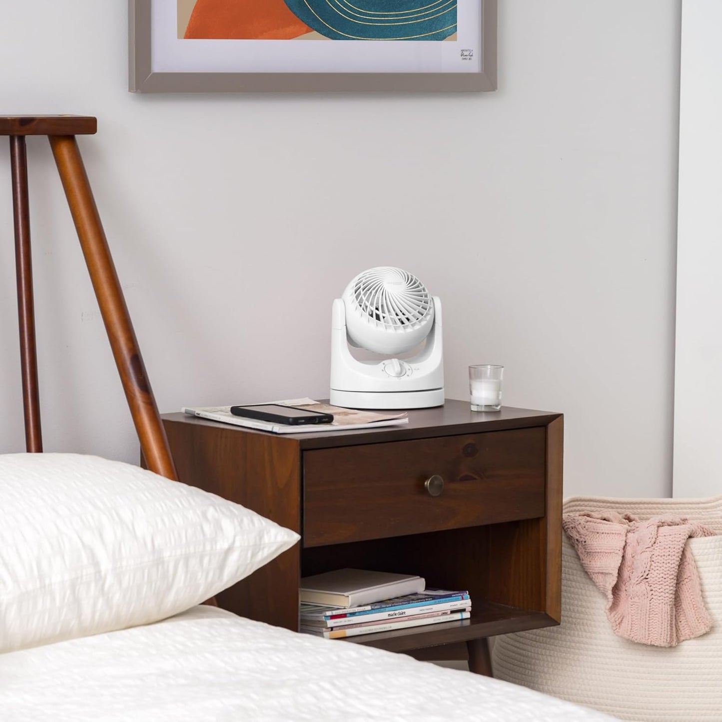 IRIS USA WOOZOO Mini Desk Fan, Oscillating Air Circulator, 112° Tilt, White | 32ft Max Air Distance, 108ft² Coverage, 112° Adjustable Vertical Tilt, 27db