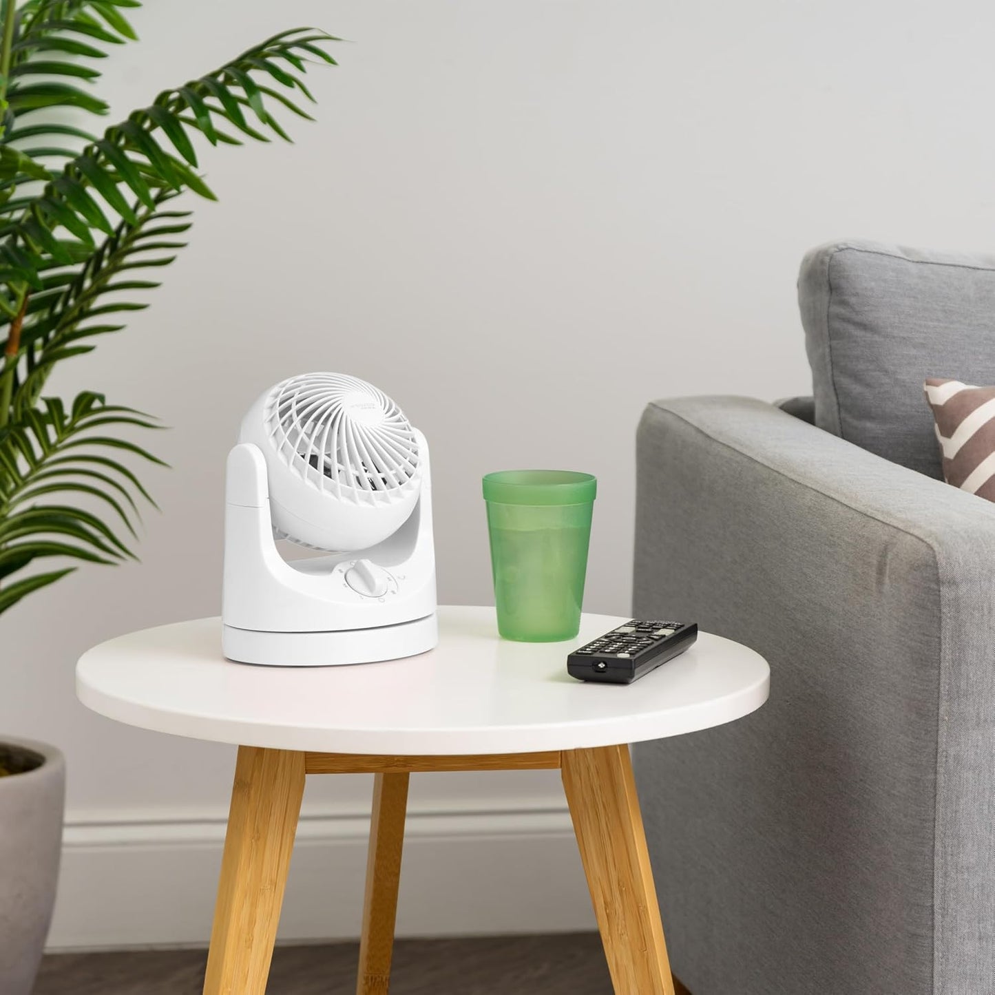 IRIS USA WOOZOO Mini Desk Fan, Oscillating Air Circulator, 112° Tilt, White | 32ft Max Air Distance, 108ft² Coverage, 112° Adjustable Vertical Tilt, 27db