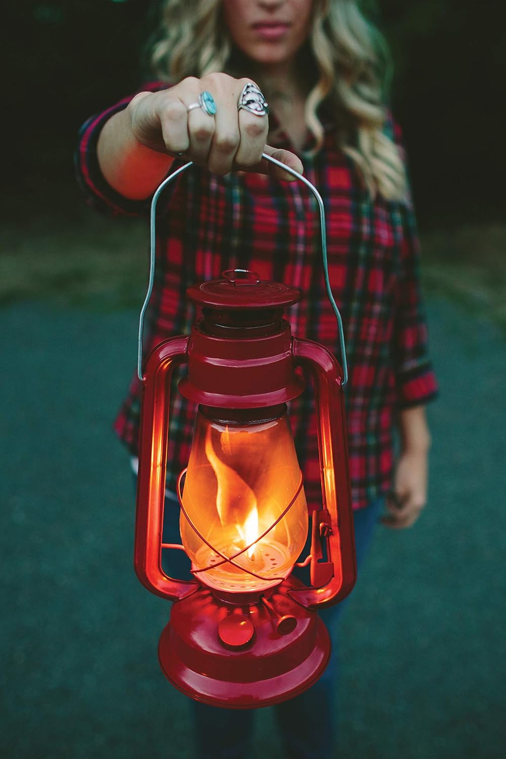Stansport Hurricane Lantern – Classic Metal Kerosene Oil Lamp with Glass Globe and Adjustable Wick – Portable Emergency Lighting & Decorative Indoor/Outdoor Camping Lantern, Red